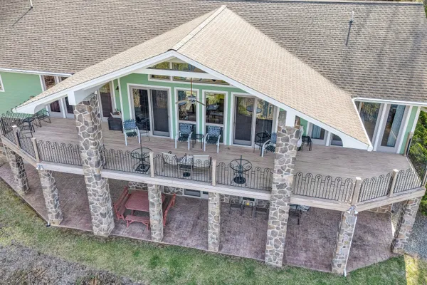 a view of a house with backyard and porch