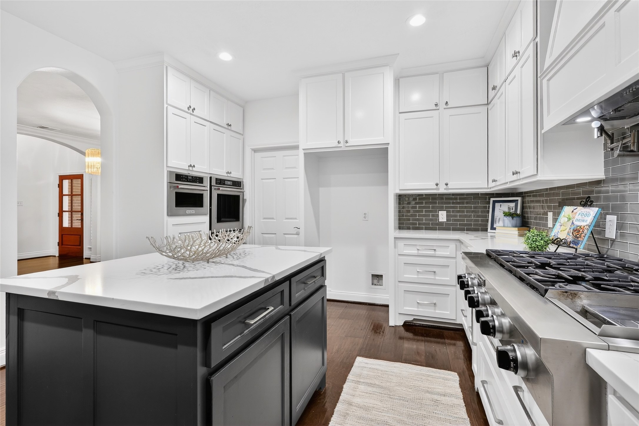 46 New Dawn Place Conroe, TX 77385 - Photo 11 of 39 CUSTOM cabinets and LARGE island