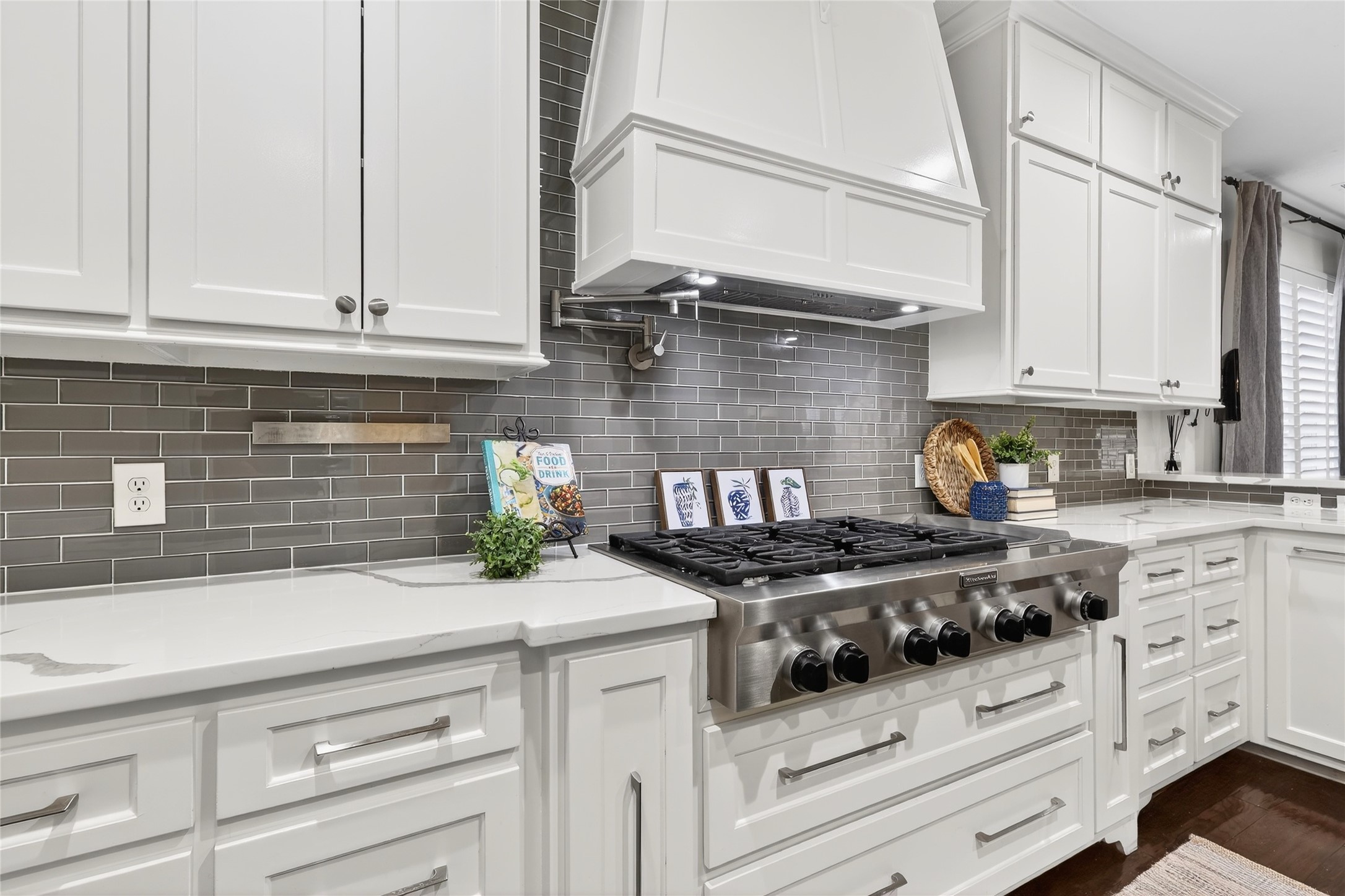 46 New Dawn Place Conroe, TX 77385 - Photo 12 of 39 DESIGNER backsplash and GAS cooktop