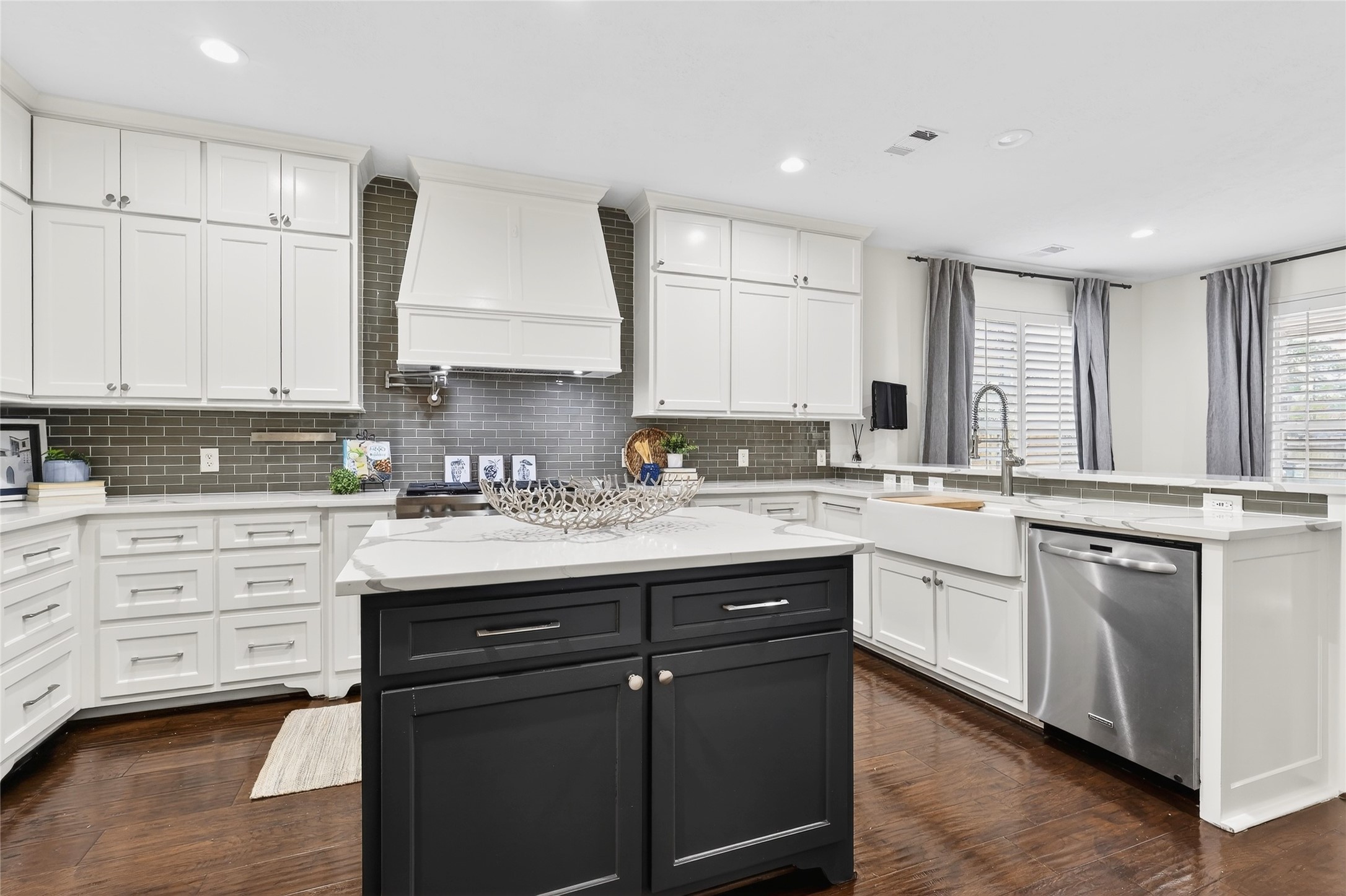 46 New Dawn Place Conroe, TX 77385 - Photo 14 of 39 QUARTZ countertops