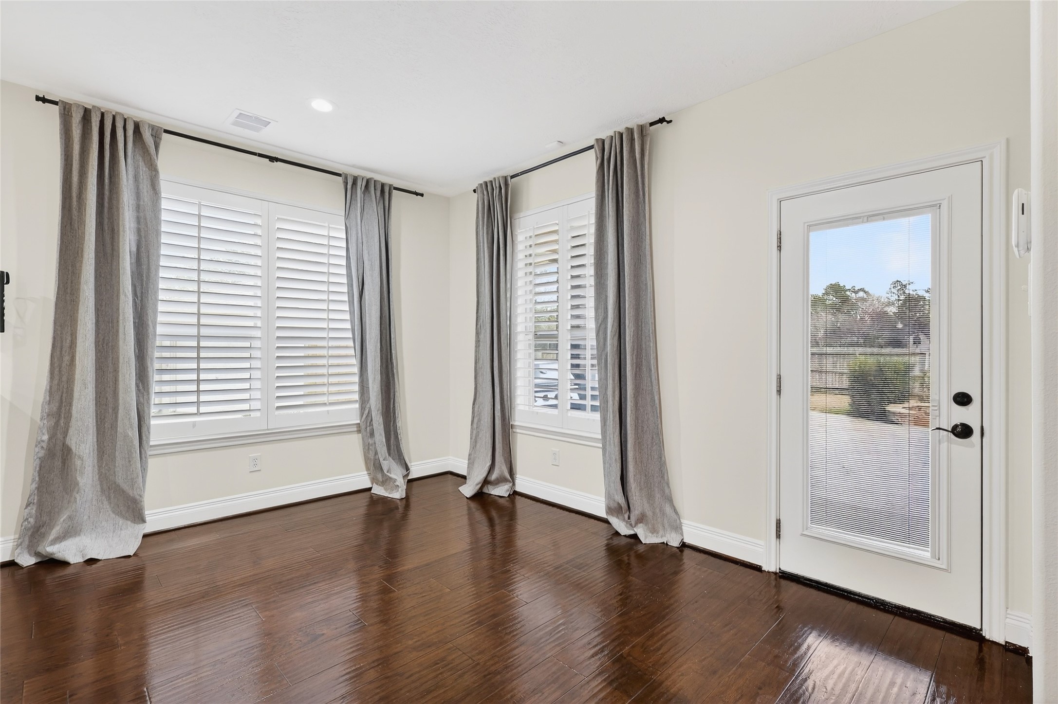 46 New Dawn Place Conroe, TX 77385 - Photo 16 of 39 Breakfast Nook area off the kitchen