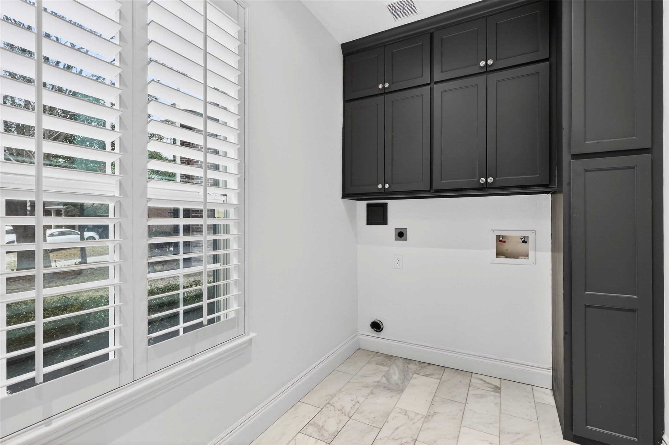 46 New Dawn Place Conroe, TX 77385 - Photo 18 of 39 Laundry/Utility Room with custom cabinets for additional storage