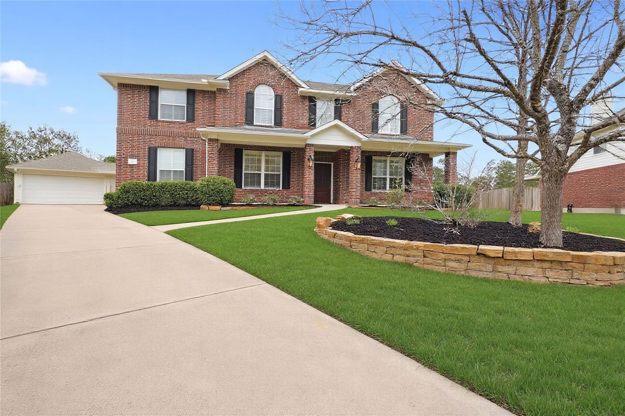 46 New Dawn Place Conroe, TX 77385 - Photo 2 of 39 LONG driveway