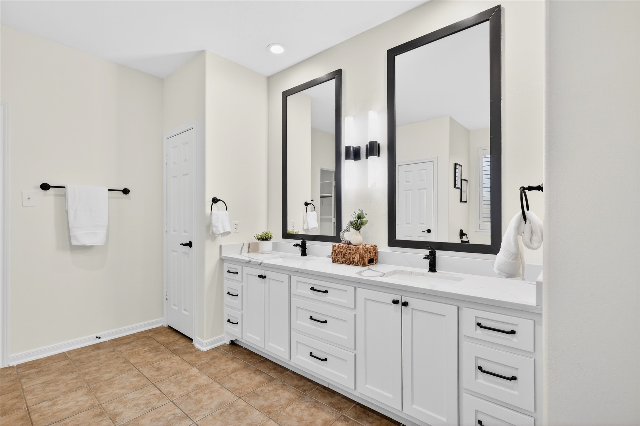 46 New Dawn Place Conroe, TX 77385 - Photo 22 of 39 DOUBLE vanities