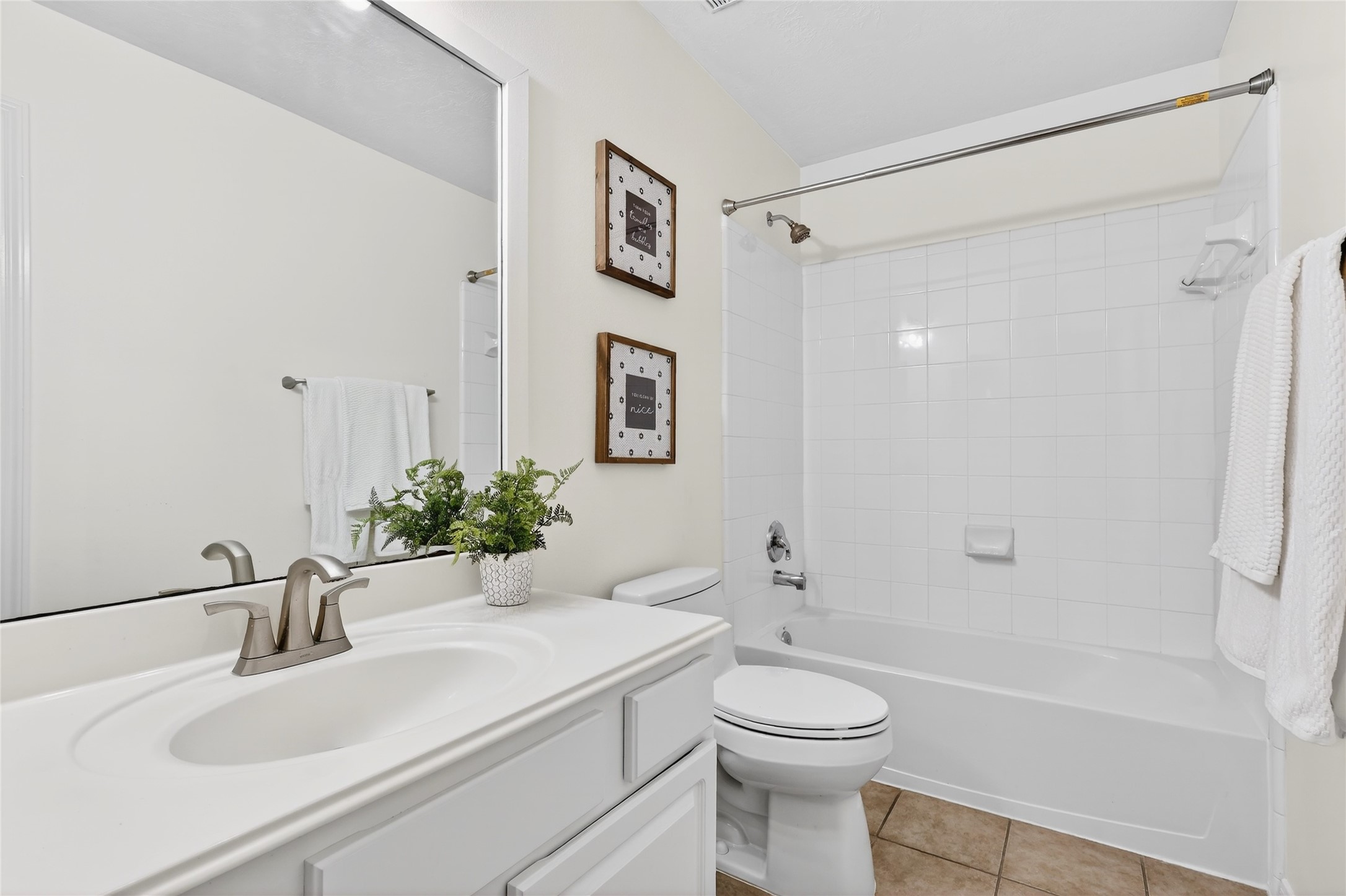 46 New Dawn Place Conroe, TX 77385 - Photo 27 of 39 Secondary Bathroom with a Shower/Tub Combo