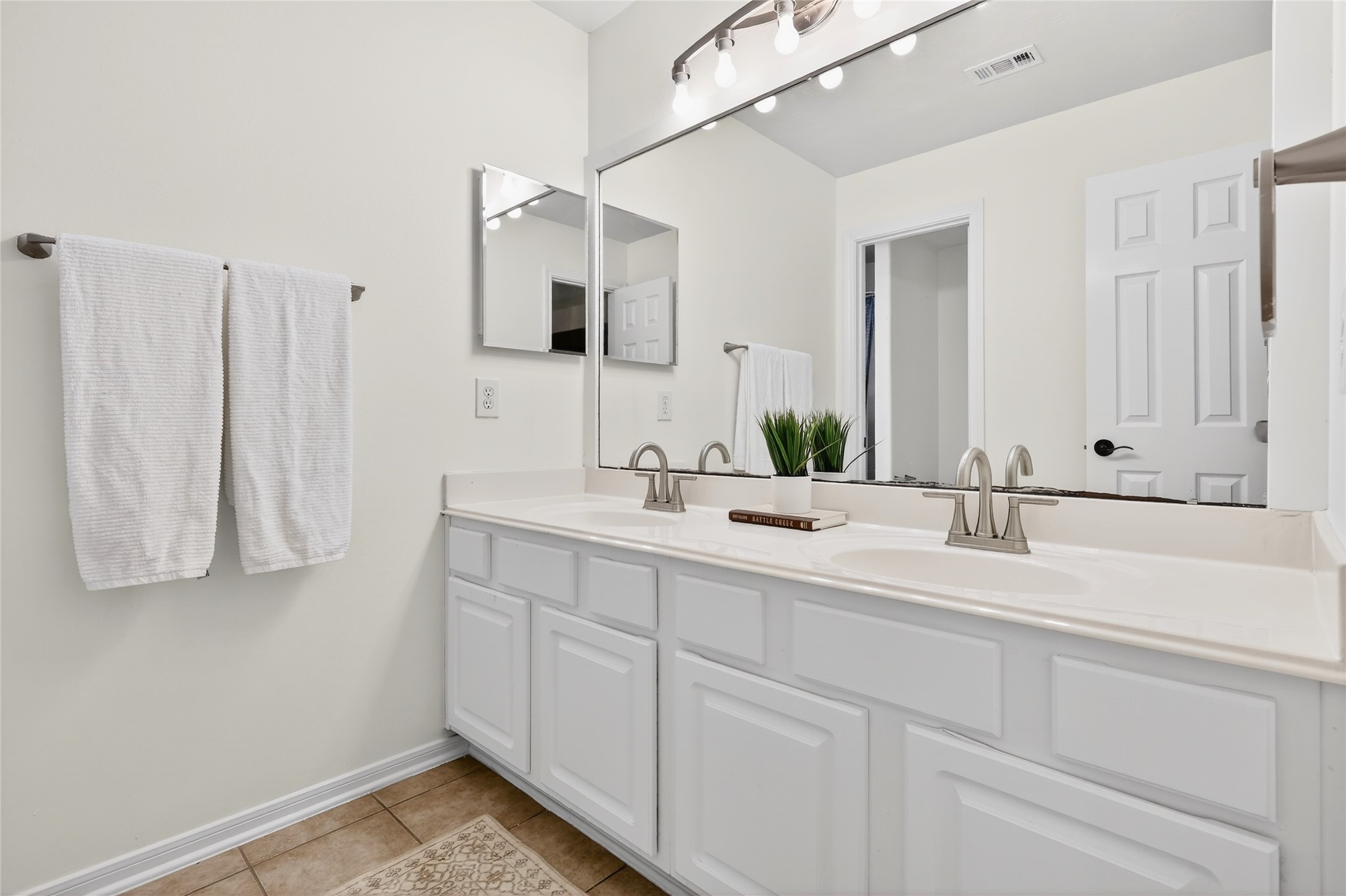 46 New Dawn Place Conroe, TX 77385 - Photo 30 of 39 Secondary Bathroom with a DOUBLE vanities