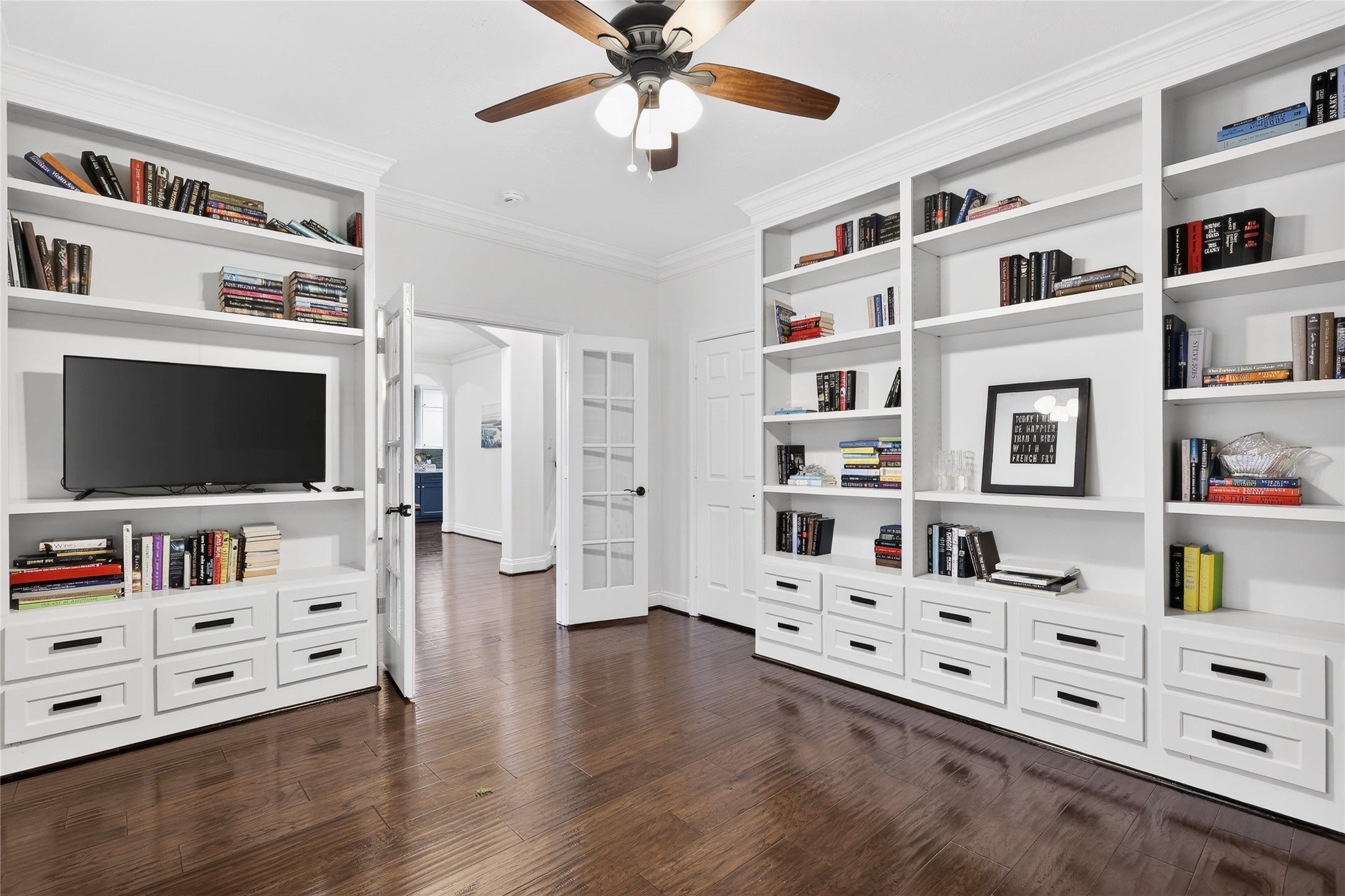 46 New Dawn Place Conroe, TX 77385 - Photo 5 of 39 Office/ Study with CUSTOM built-ins