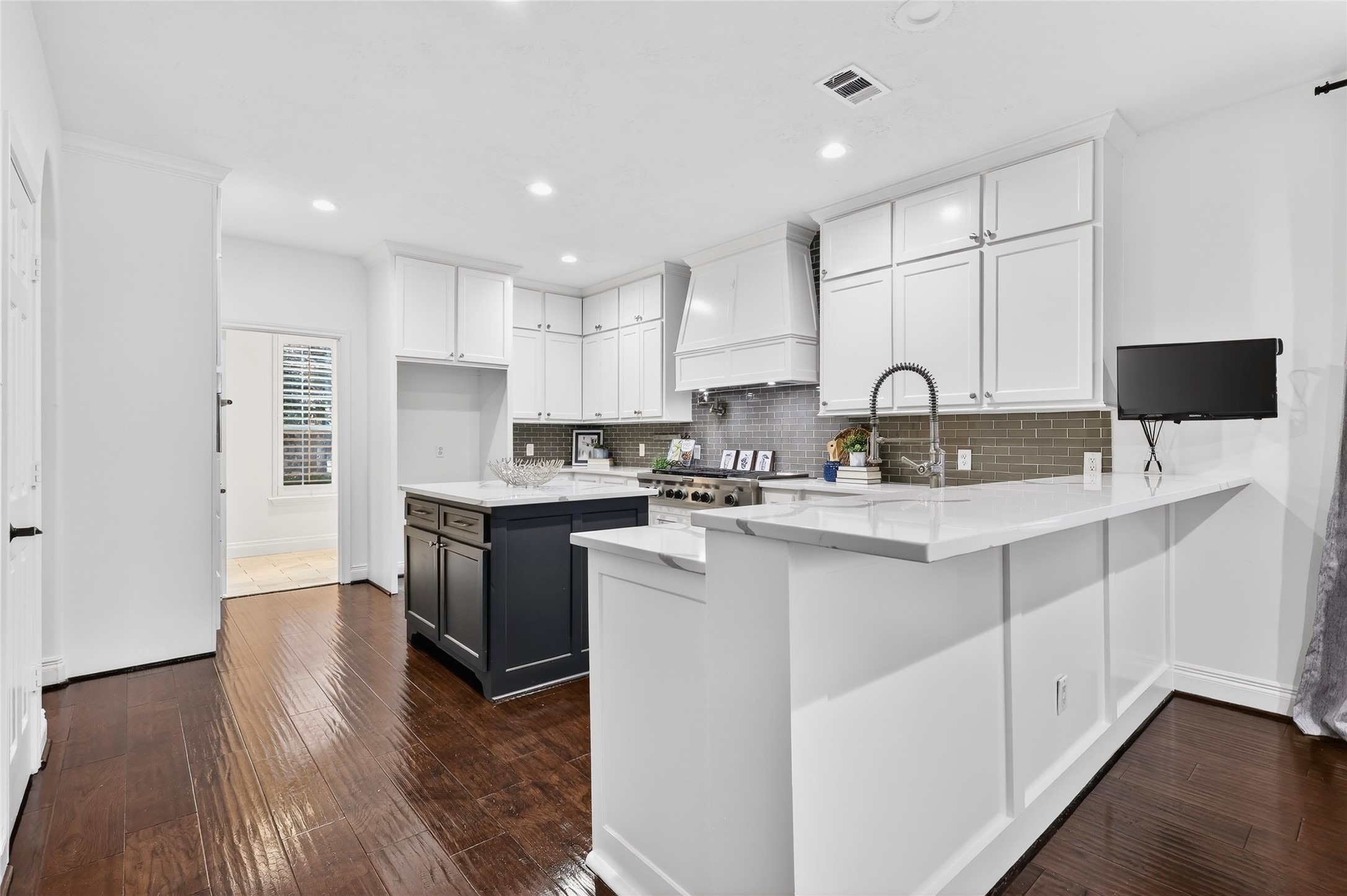 46 New Dawn Place Conroe, TX 77385 - Photo 10 of 39 Chef's DREAM kitchen