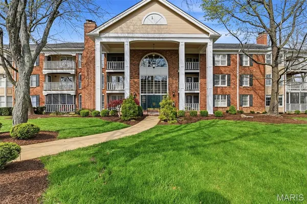 $414,900 | 200 Ambridge Court, Unit 206, Chesterfield, MO 63017