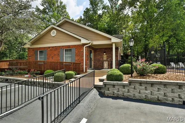 $414,900 | 200 Ambridge Court, Unit 206, Chesterfield, MO 63017