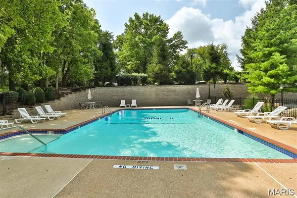 $414,900 | 200 Ambridge Court, Unit 206, Chesterfield, MO 63017