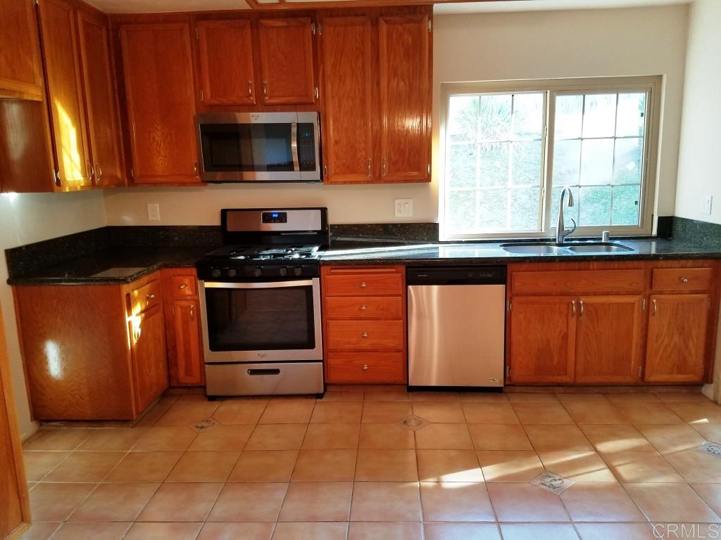 2329 Seasons Road Oceanside, CA 92056 - Photo 3 of 11