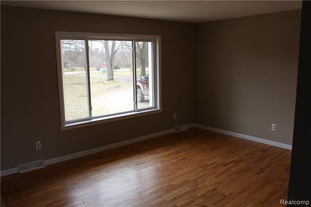 4975 Laur Road North Branch, MI 48461 - Photo 8 of 26