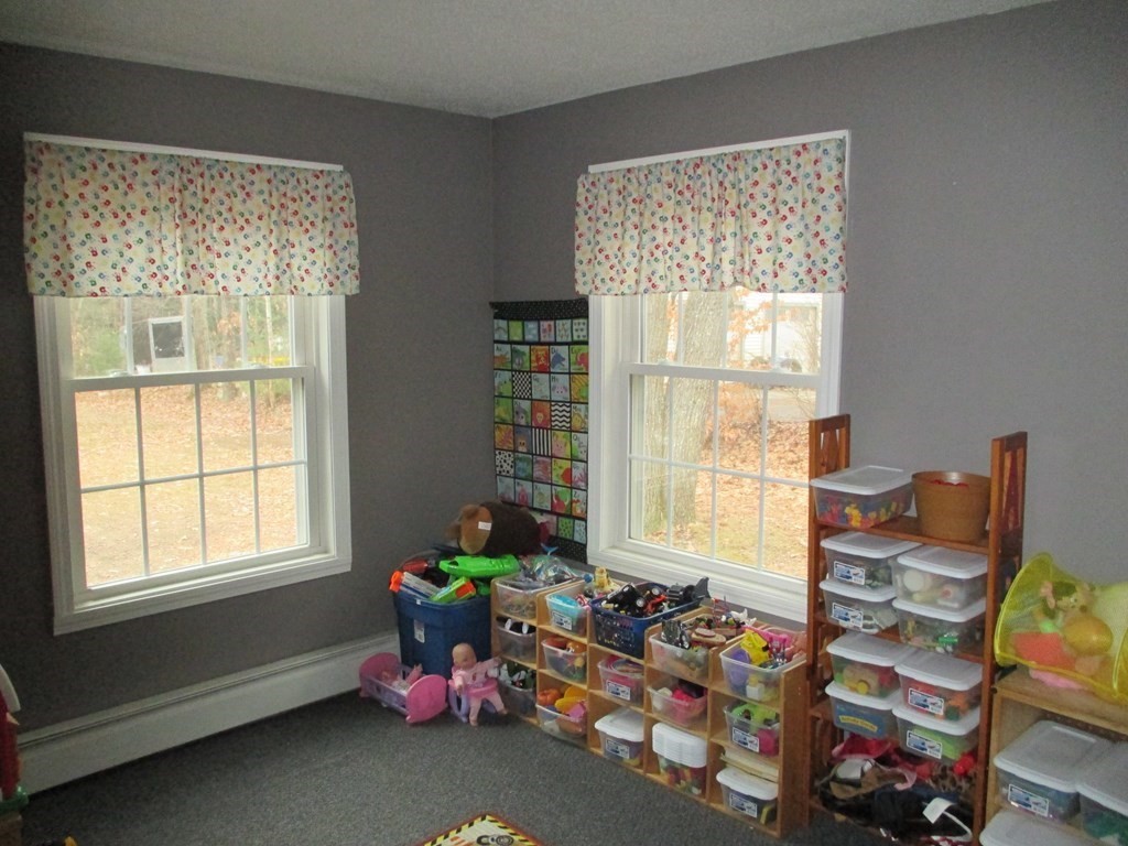 35 School House Road Phillipston, MA 01331 - Photo 15 of 32 a room with toys and a window