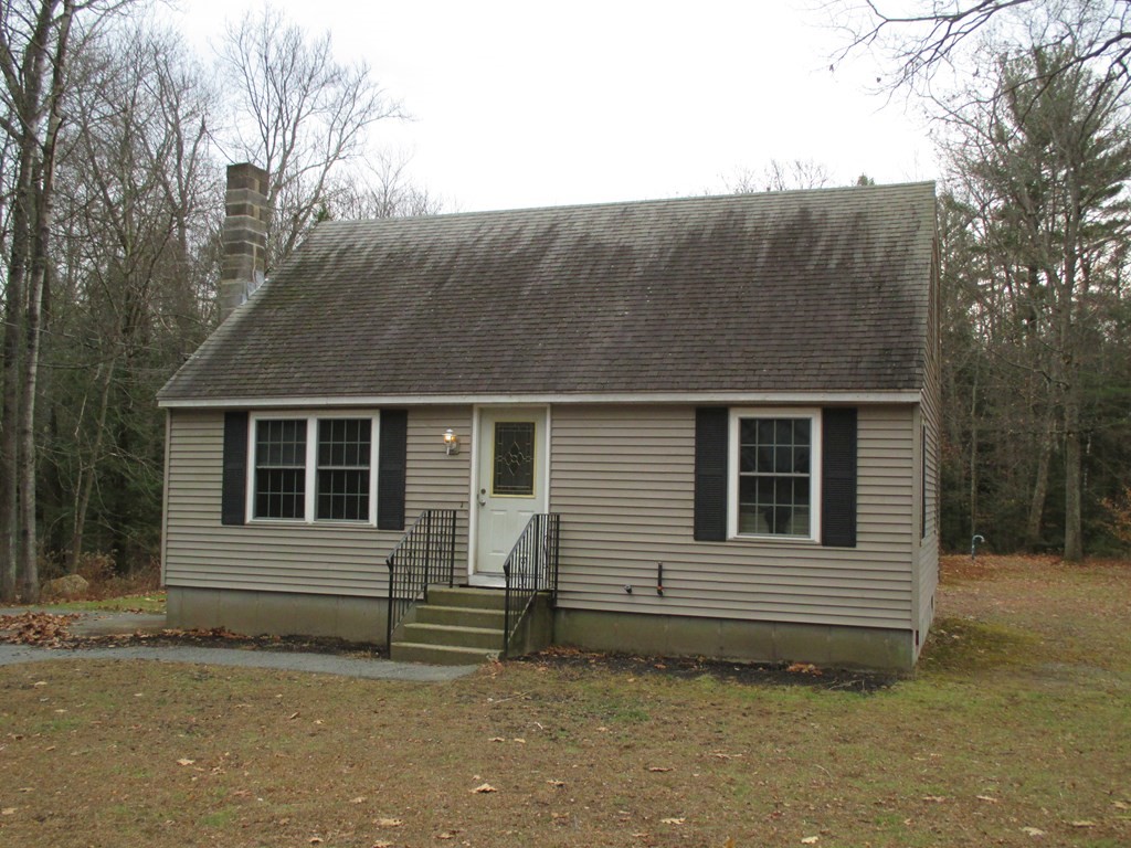 35 School House Road Phillipston, MA 01331 - Photo 2 of 32 a backyard of a house