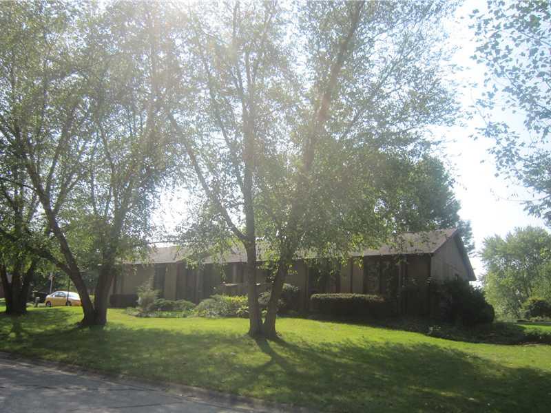 883 Countryside Lane Columbus, IN 47201 - Photo 2 of 15 Gallery Image 2