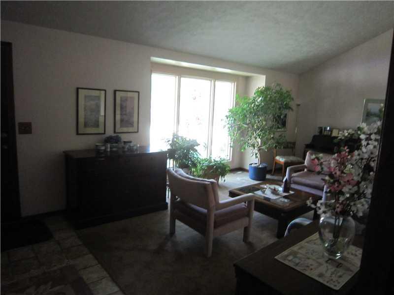883 Countryside Lane Columbus, IN 47201 - Photo 4 of 15 Gallery Image 4