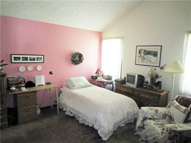 883 Countryside Lane Columbus, IN 47201 - Photo 6 of 15 Gallery Image 6