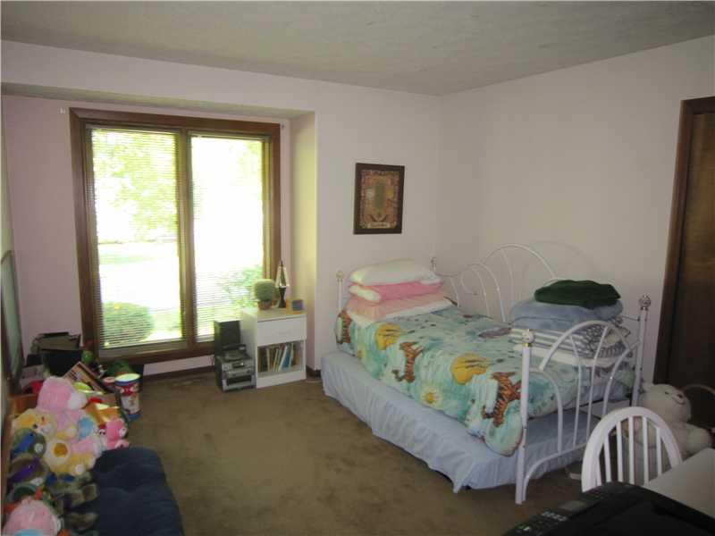 883 Countryside Lane Columbus, IN 47201 - Photo 7 of 15 Gallery Image 7