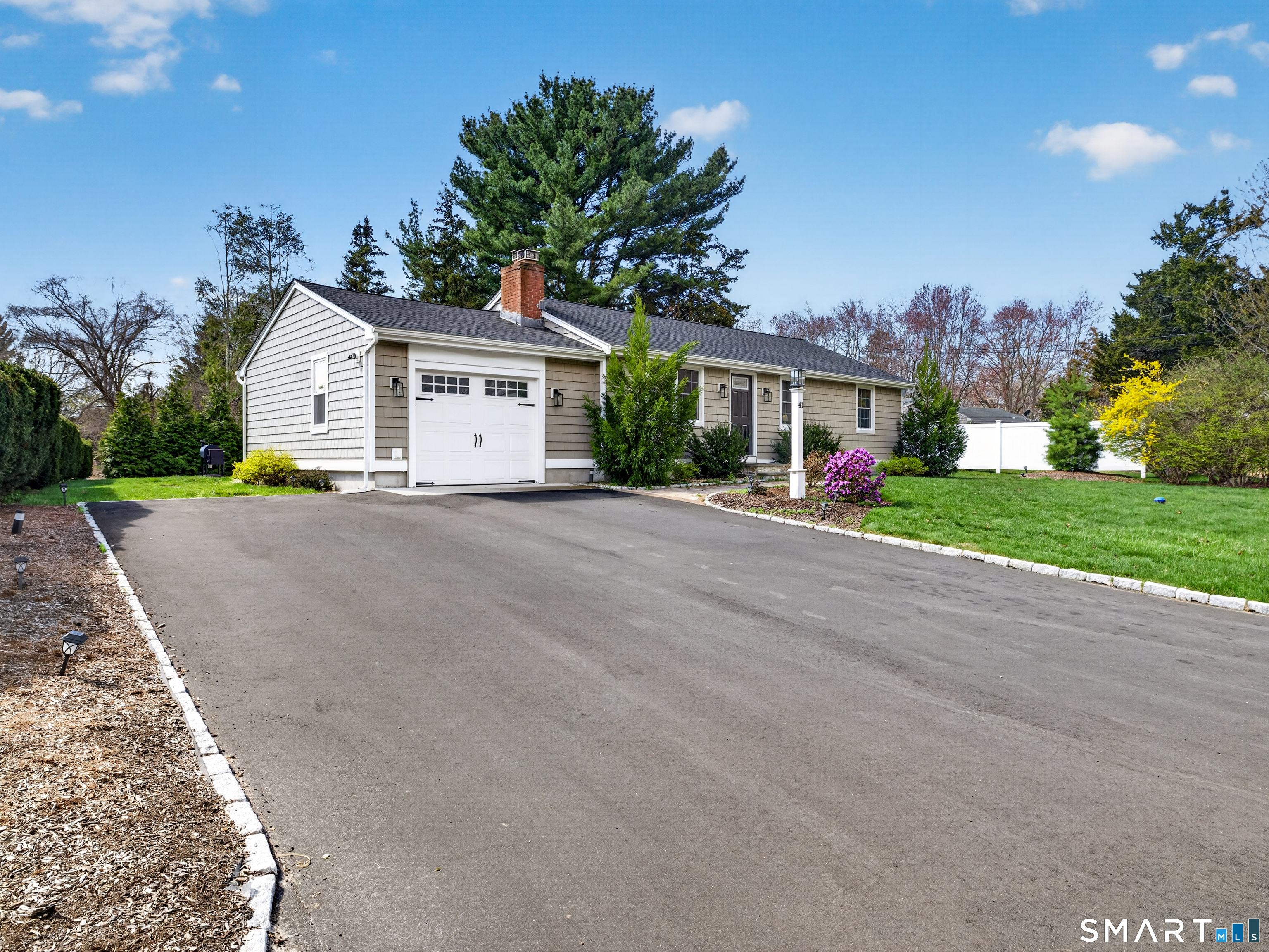 41 Sunnybrook Lane Clinton, CT 06413 - Photo 6 of 41 Newly paved driveway