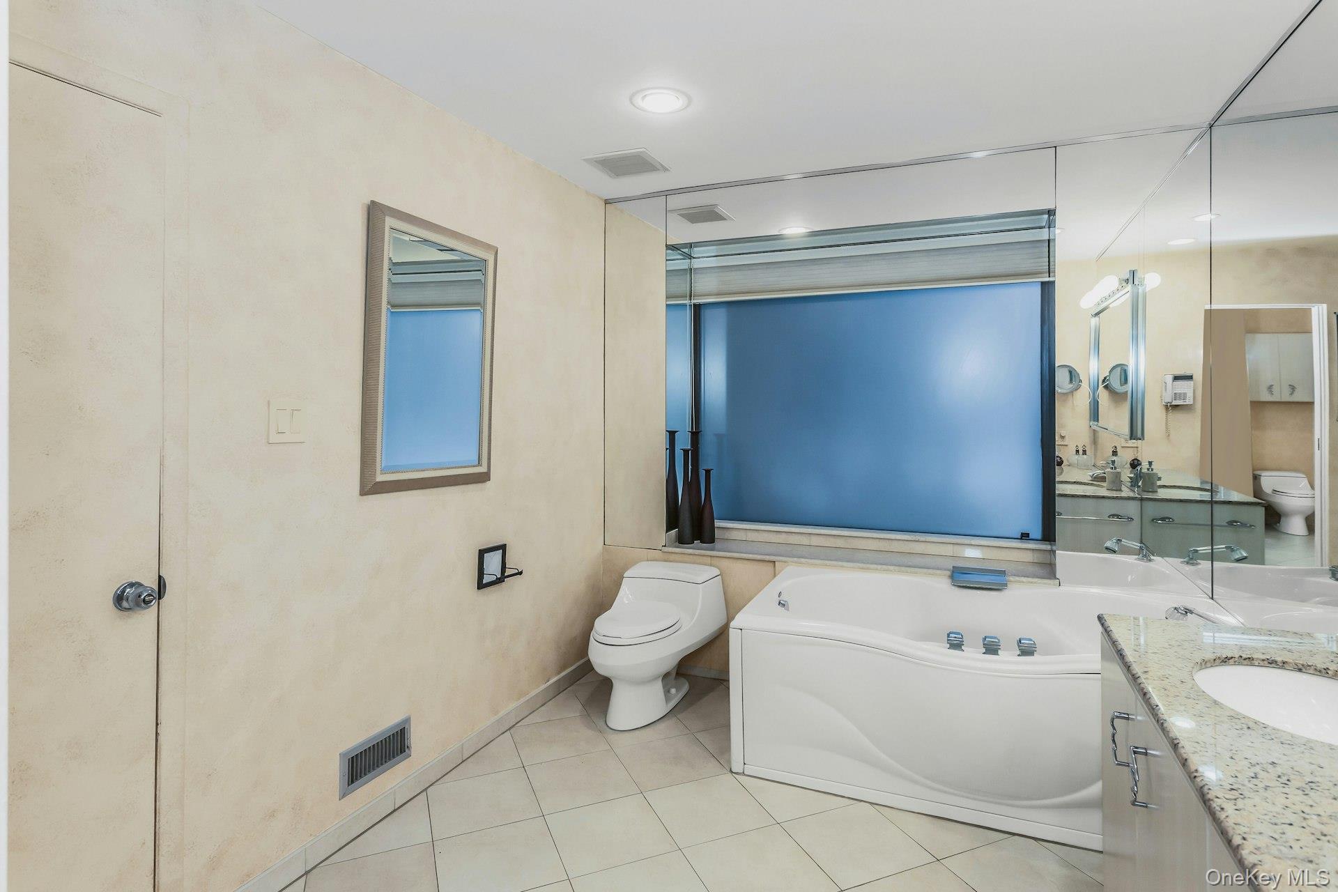 232 Linnet Court Manhasset, NY 11030 - Photo 14 of 28 a bathroom with a bathtub toilet and sink