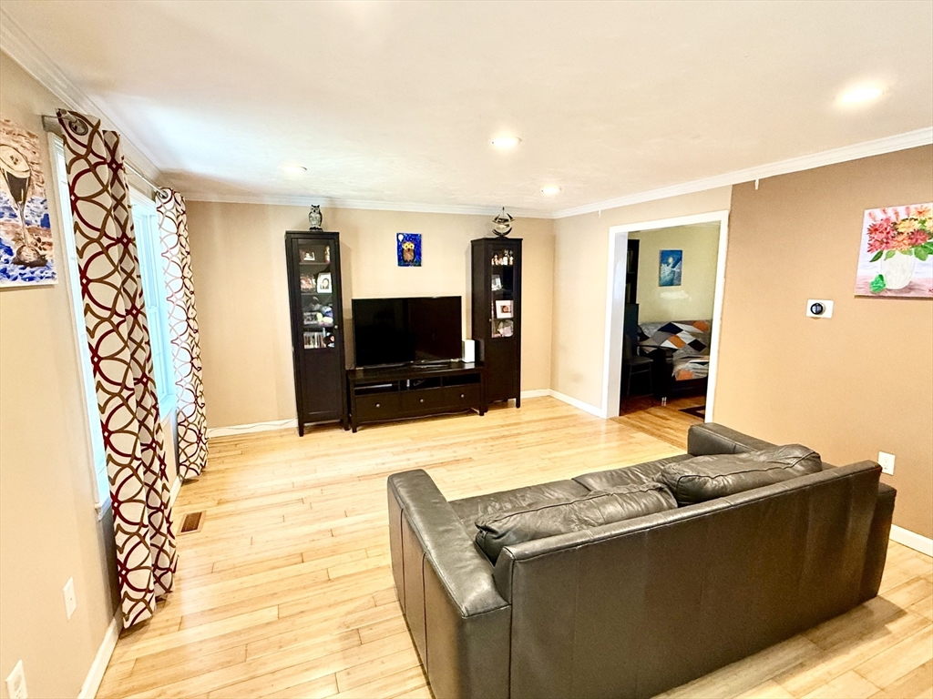 19 Fairview Road Framingham, MA 01702 - Photo 3 of 27