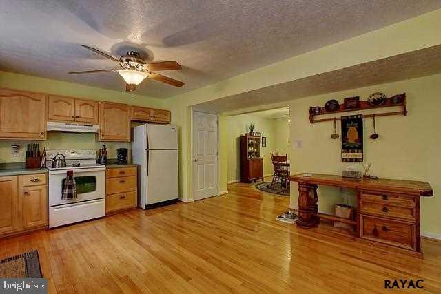 280 Hilltop Road Delta, PA 17314 - Photo 3 of 35 Gallery Image 3