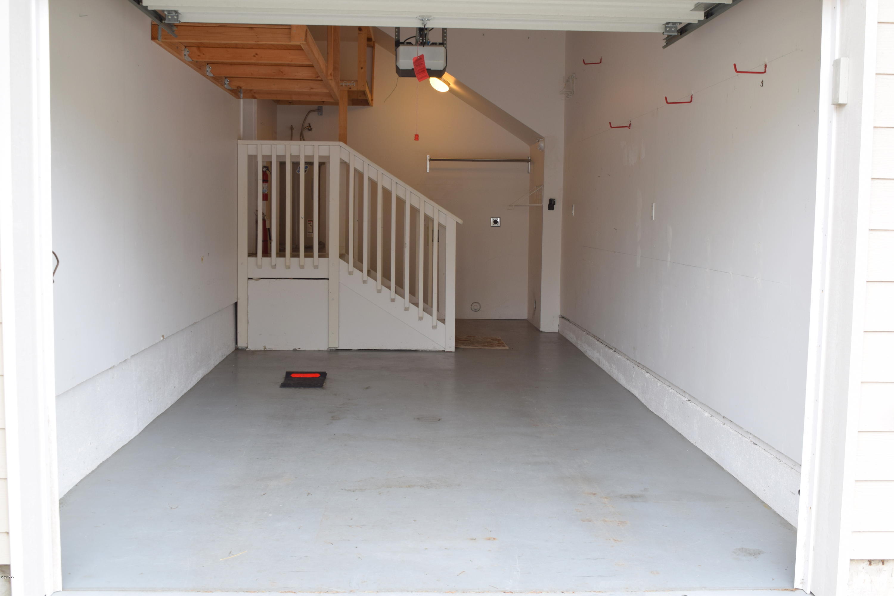 911 Southwest 12th Street Newport, OR 97365 - Photo 20 of 29 Garage