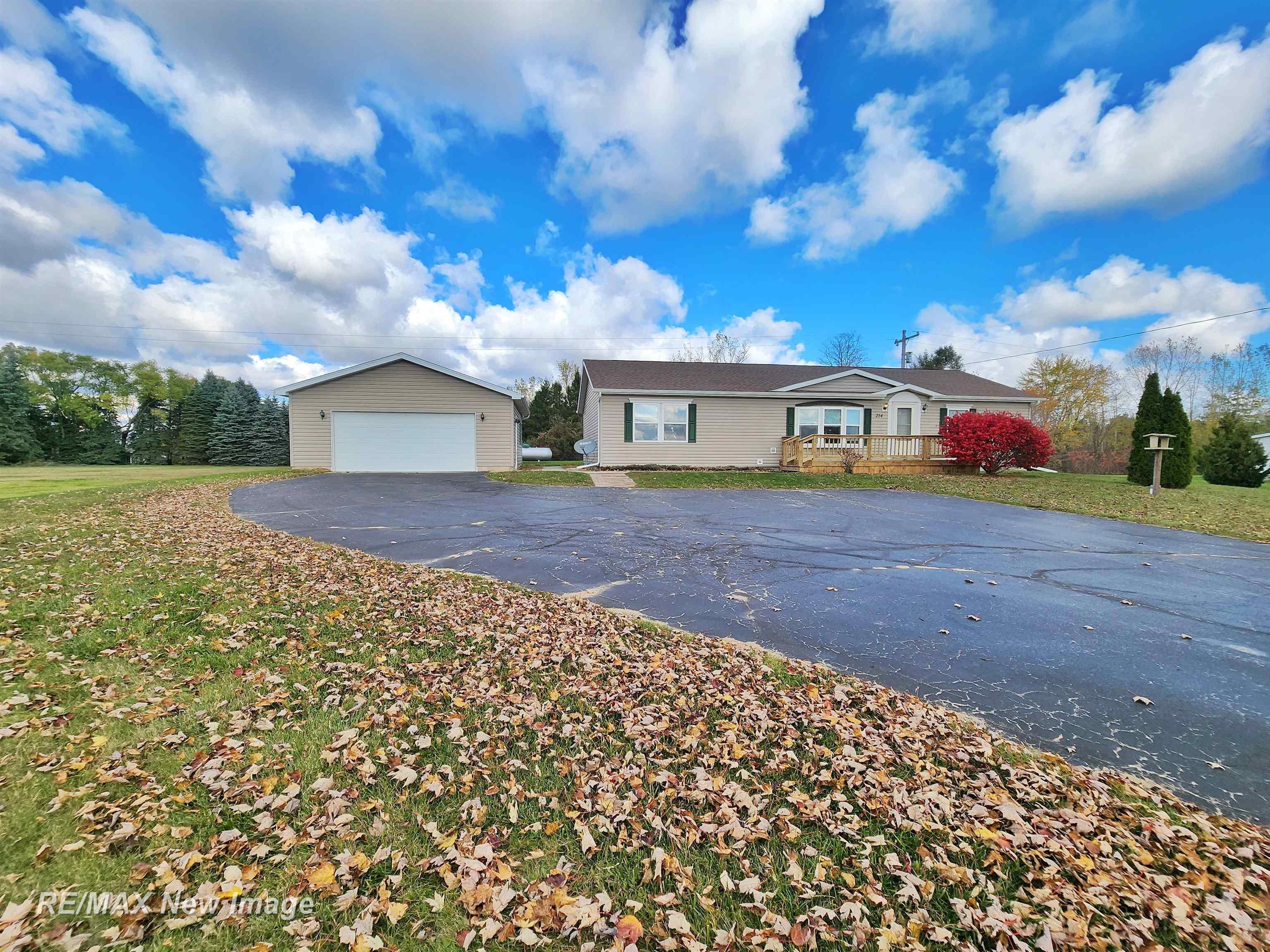 214 West Pinconning Road Pinconning, MI 48650 - Photo 3 of 42