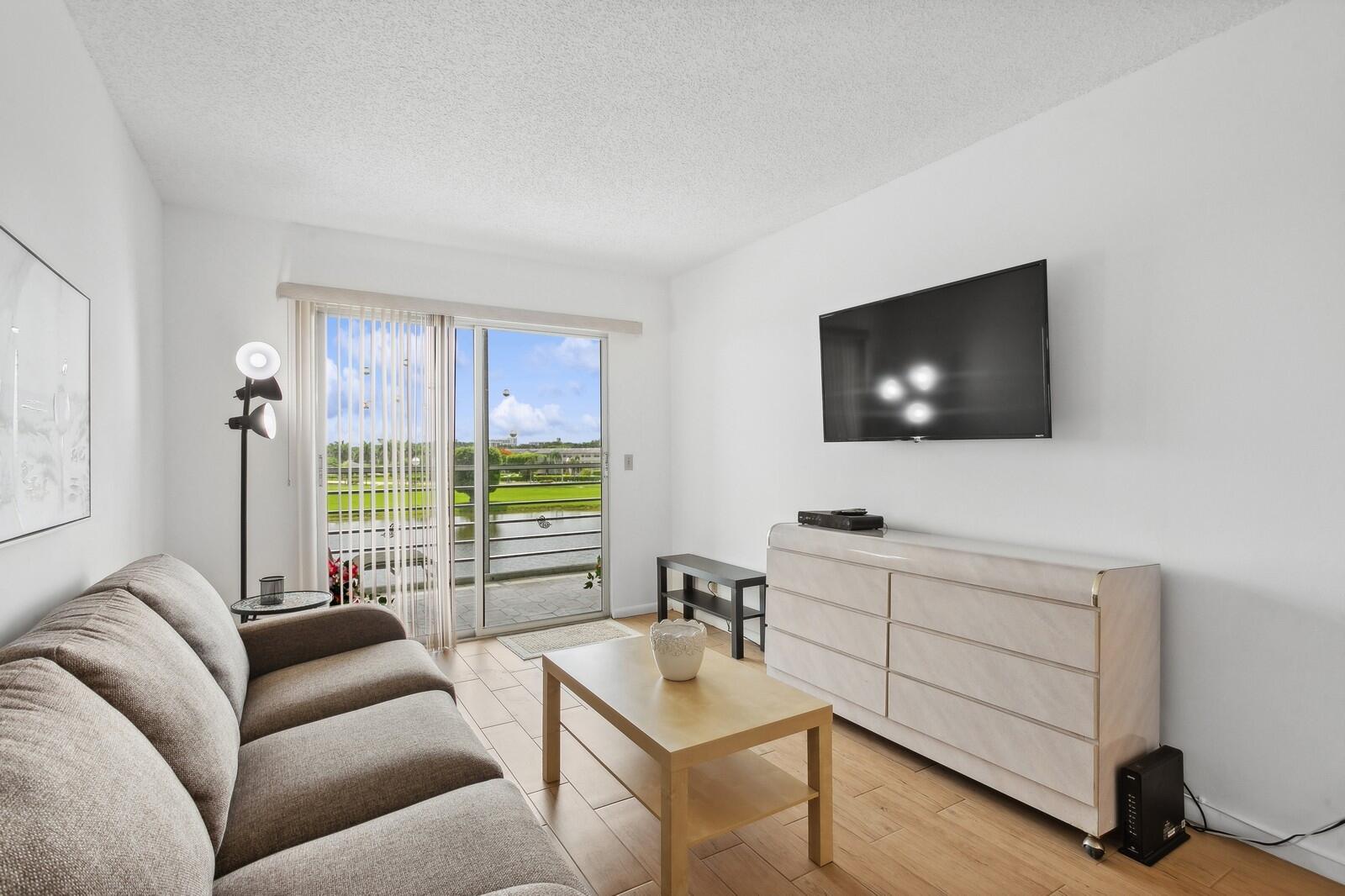 4015 Exeter Boca Raton, FL 33434 - Photo 8 of 16 11_4015ExeterA_2010_Large
