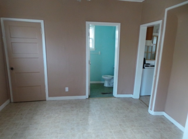 301 North Main Street Perry, MI 48872 - Photo 3 of 10 31270427-3.JPG
