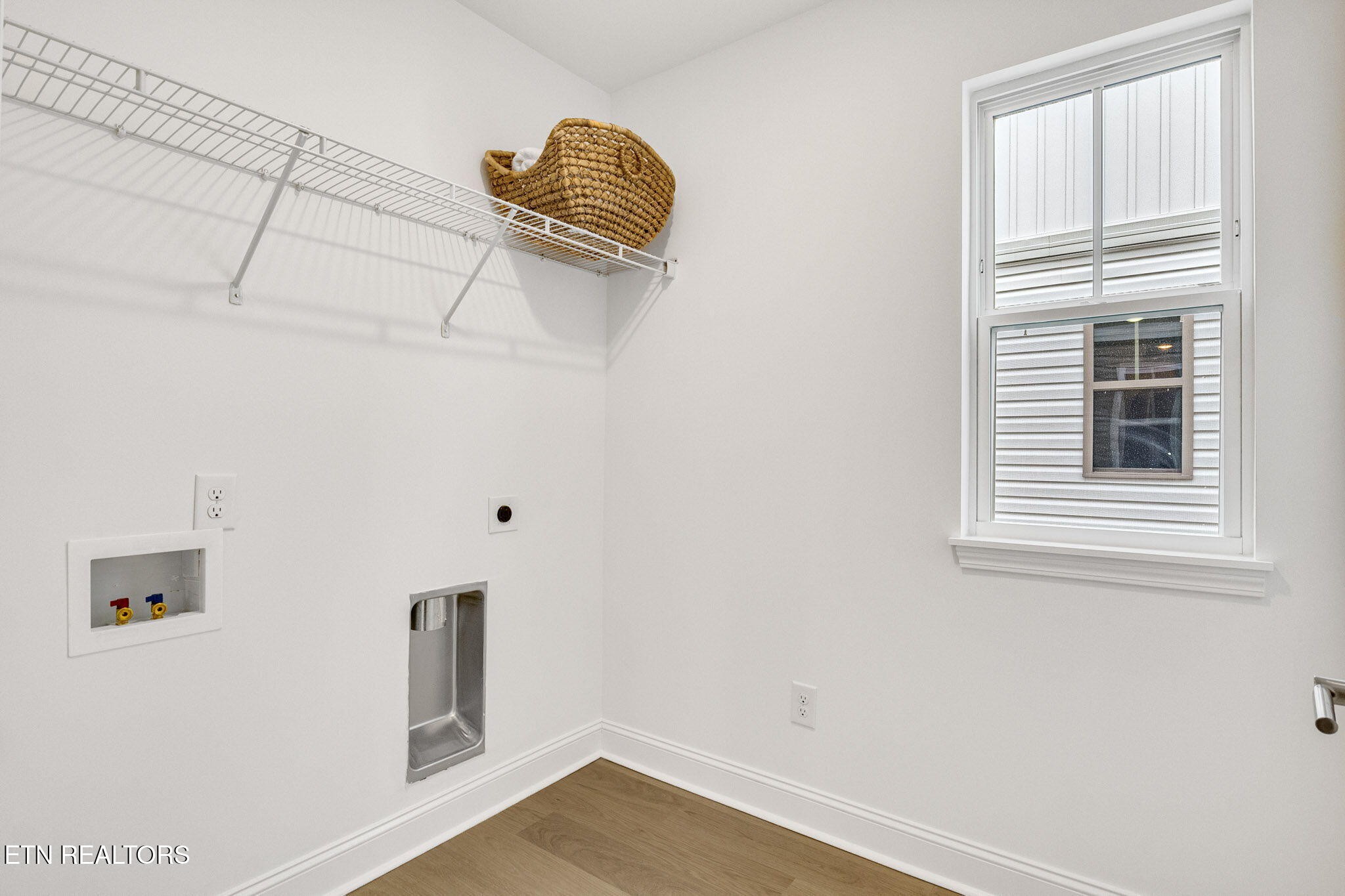 8418 Whisper Lane Powell, TN 37849 - Photo 32 of 42 a view of a livingroom with wooden floor and a window