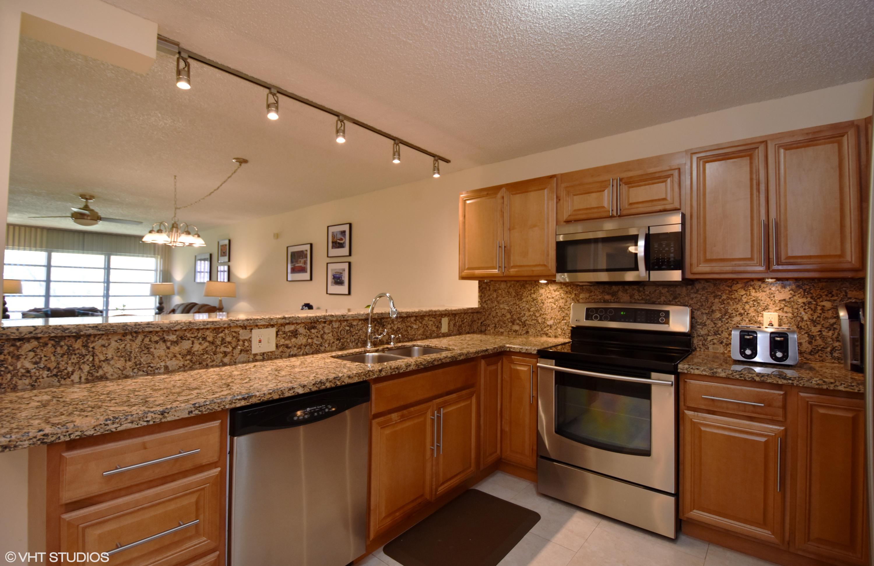 18820 Stewart Circle, Unit 4 Boca Raton, FL 33496 - Photo 5 of 27 07_18820StewartCir_Apt4_177003_Kitchen_H