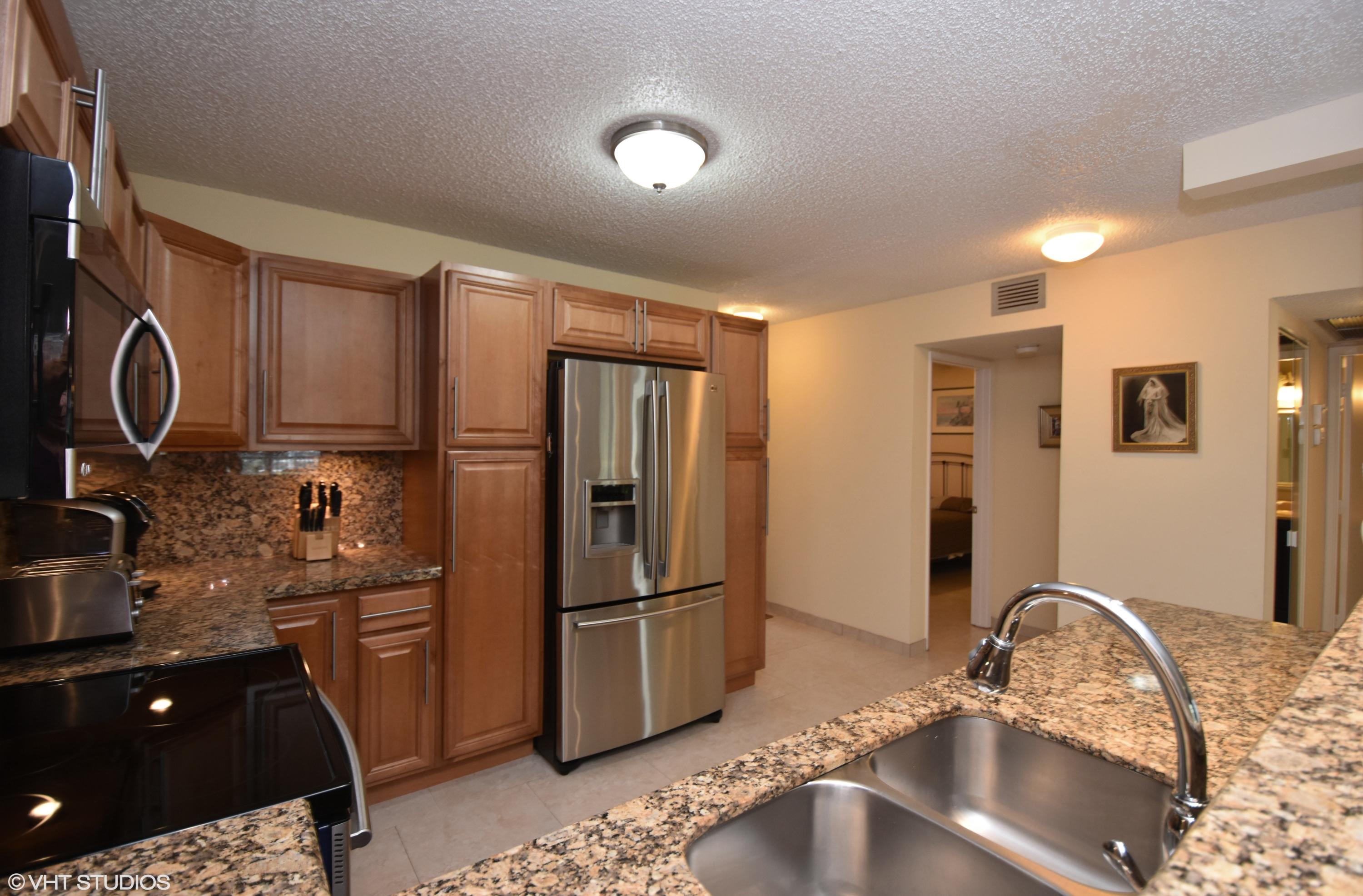 18820 Stewart Circle, Unit 4 Boca Raton, FL 33496 - Photo 6 of 27 06_18820StewartCir_Apt4_177002_Kitchen_H