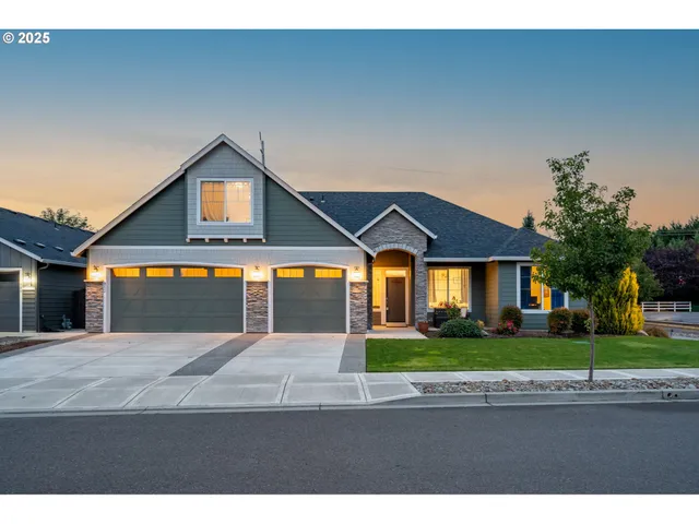 $699,900 | 812 Northeast 29th Way, Battle Ground, WA 98604