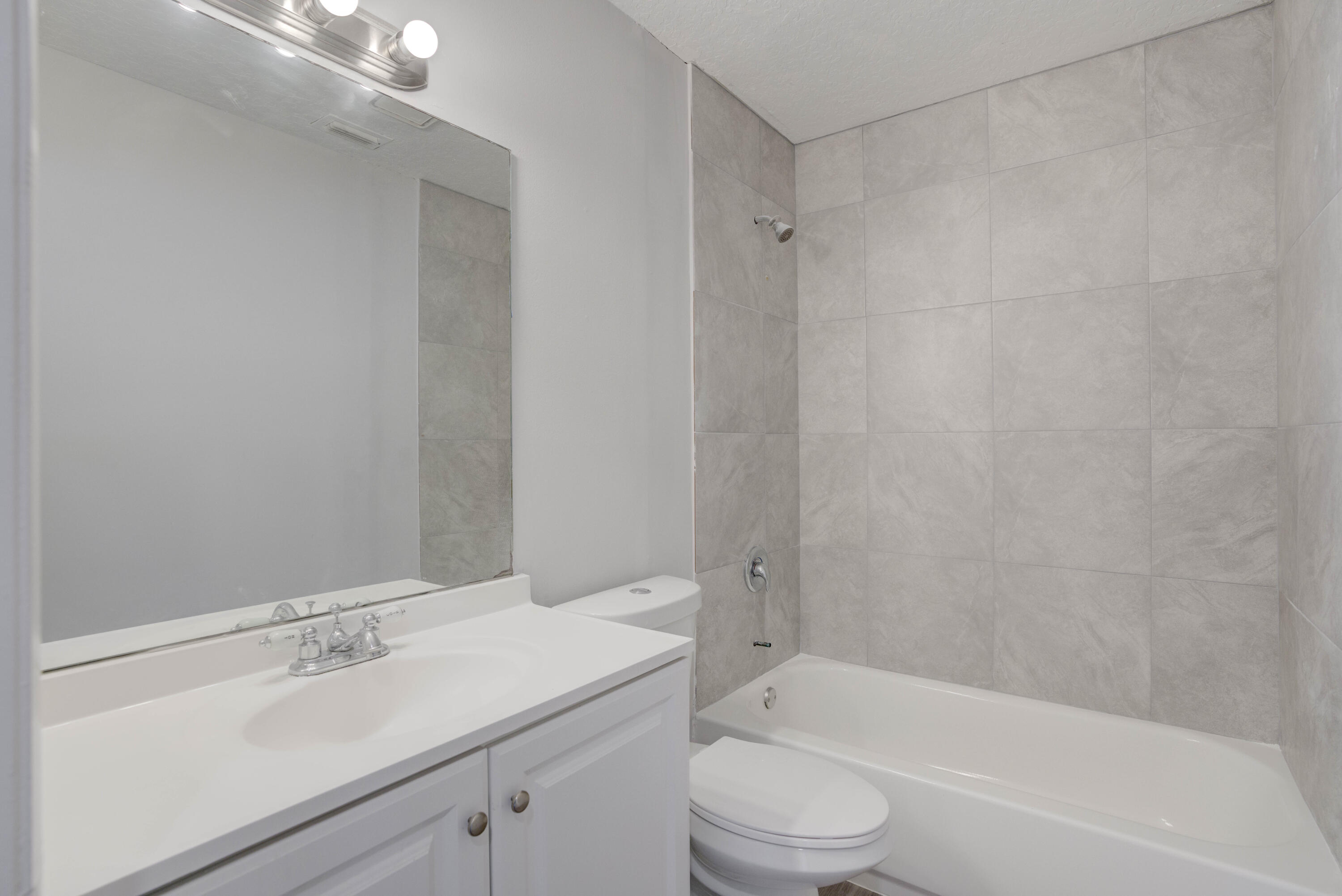 6567 Jupiter Gardens Boulevard, Unit 7 Jupiter, FL 33458 - Photo 3 of 20 a bathroom with a sink and a bathtub