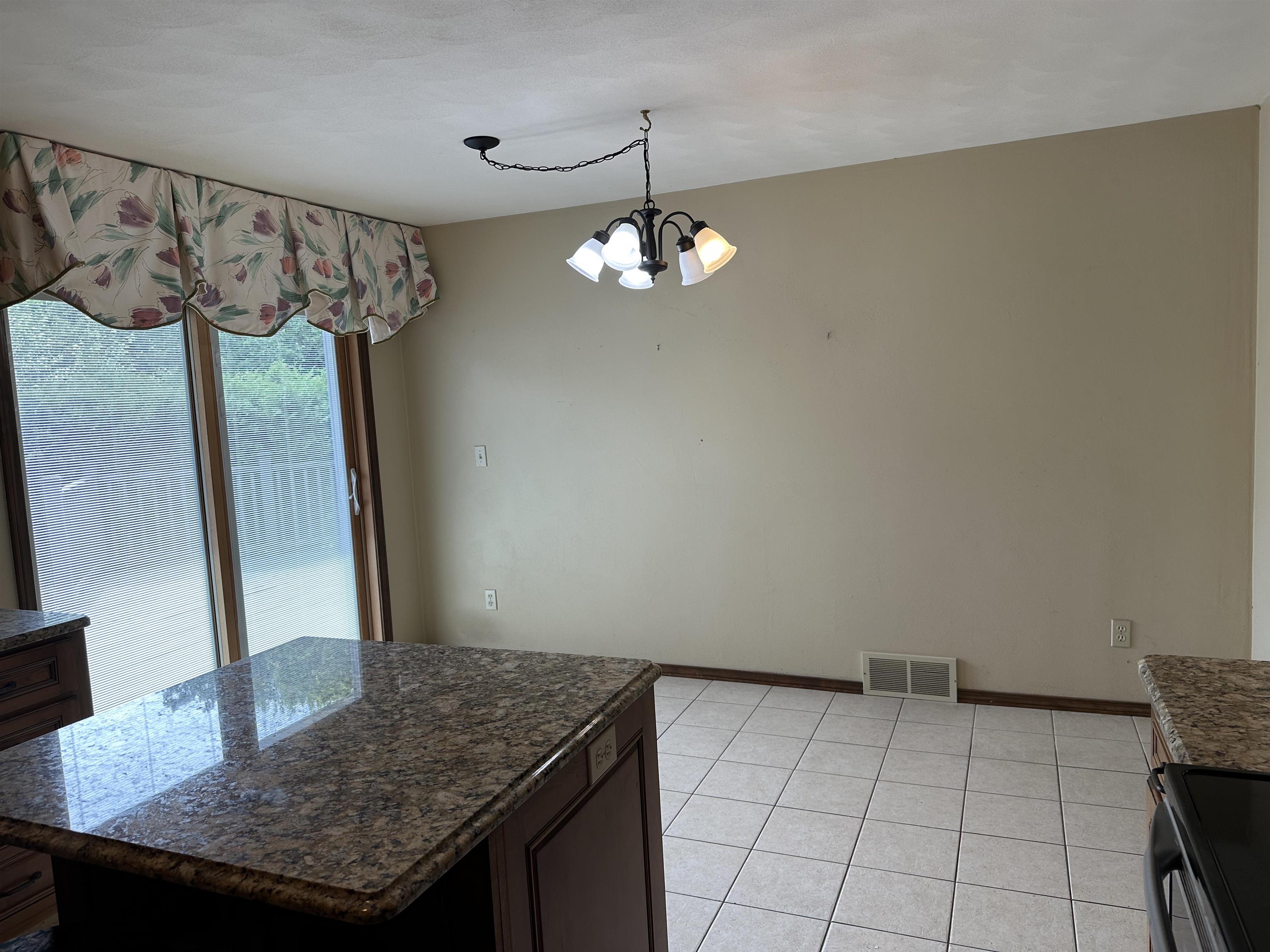 1429 Ridgeway Drive Neenah, WI 54956 - Photo 7 of 25