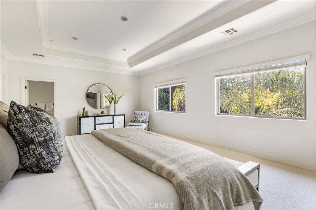 16659 Addison Street Encino, CA 91436 - Photo 33 of 48 a spacious bedroom with a large bed and a window
