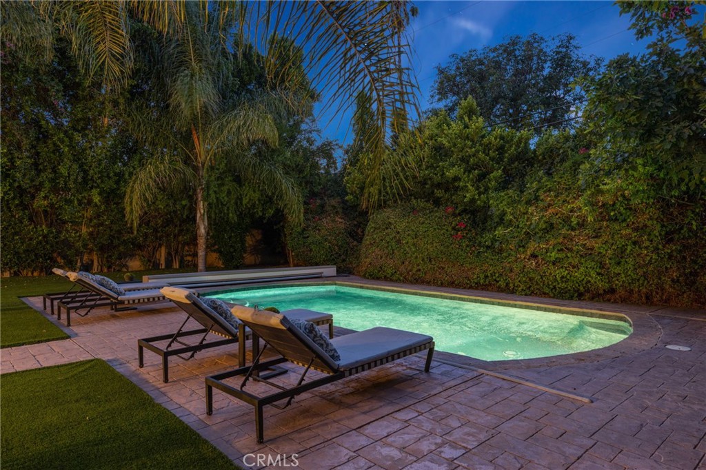 16659 Addison Street Encino, CA 91436 - Photo 48 of 48 a view of a backyard with sitting area