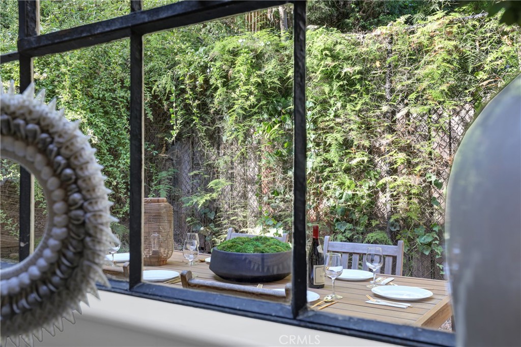 533 West Rustic Road Santa Monica, CA 90402 - Photo 13 of 75