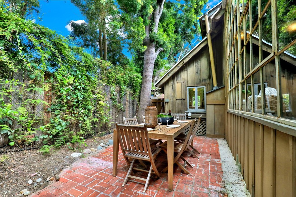 533 West Rustic Road Santa Monica, CA 90402 - Photo 14 of 75