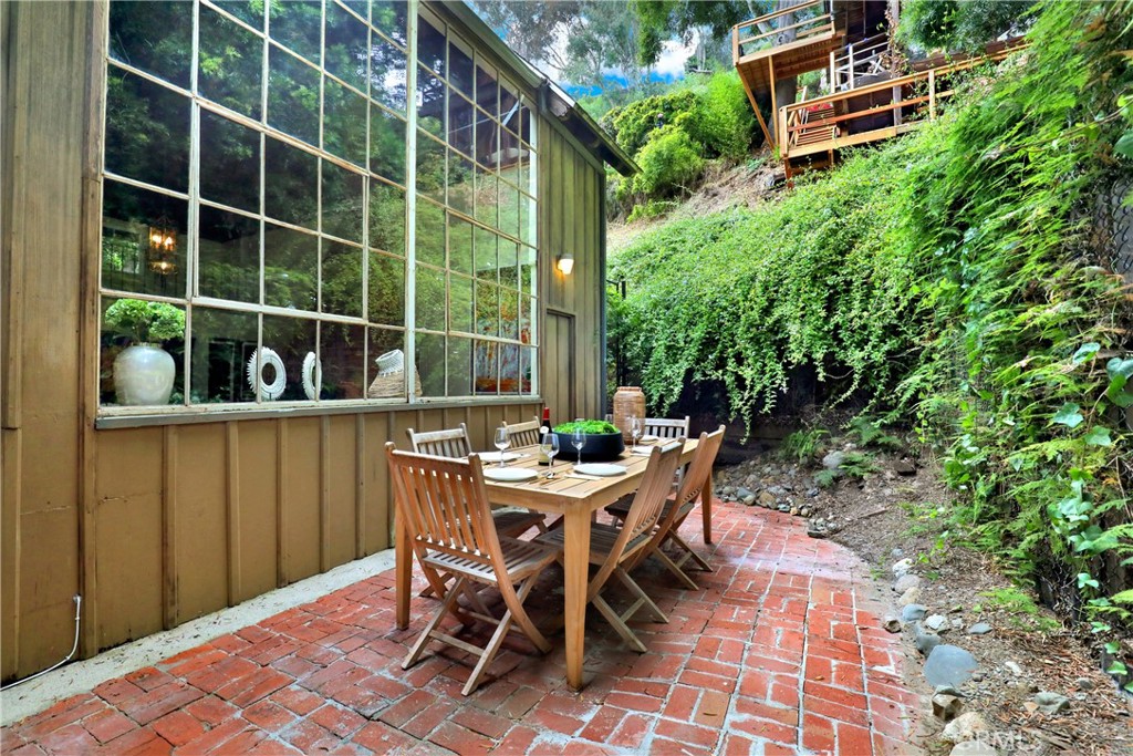 533 West Rustic Road Santa Monica, CA 90402 - Photo 15 of 75