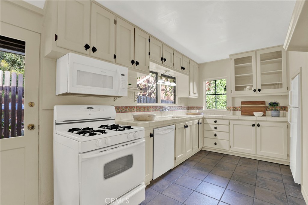 533 West Rustic Road Santa Monica, CA 90402 - Photo 17 of 75