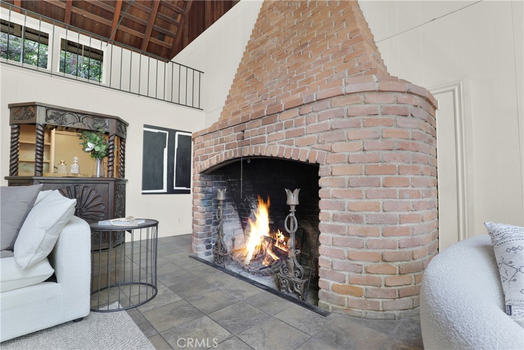 533 West Rustic Road Santa Monica, CA 90402 - Photo 7 of 75