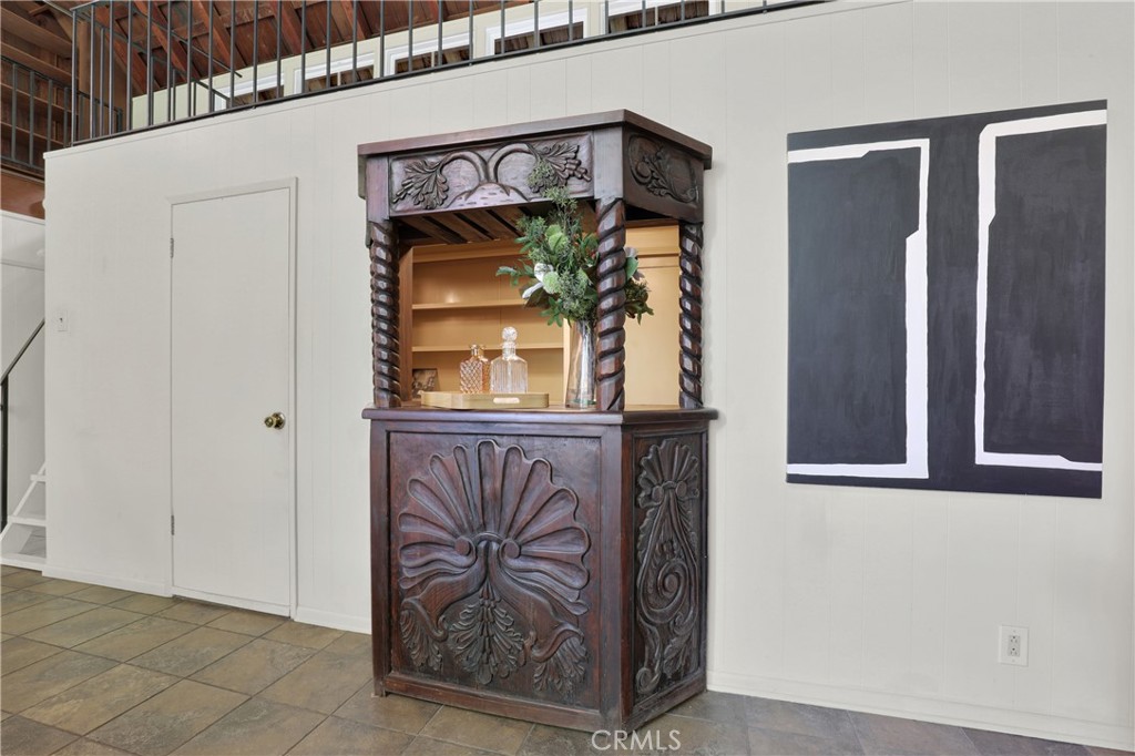 533 West Rustic Road Santa Monica, CA 90402 - Photo 8 of 75