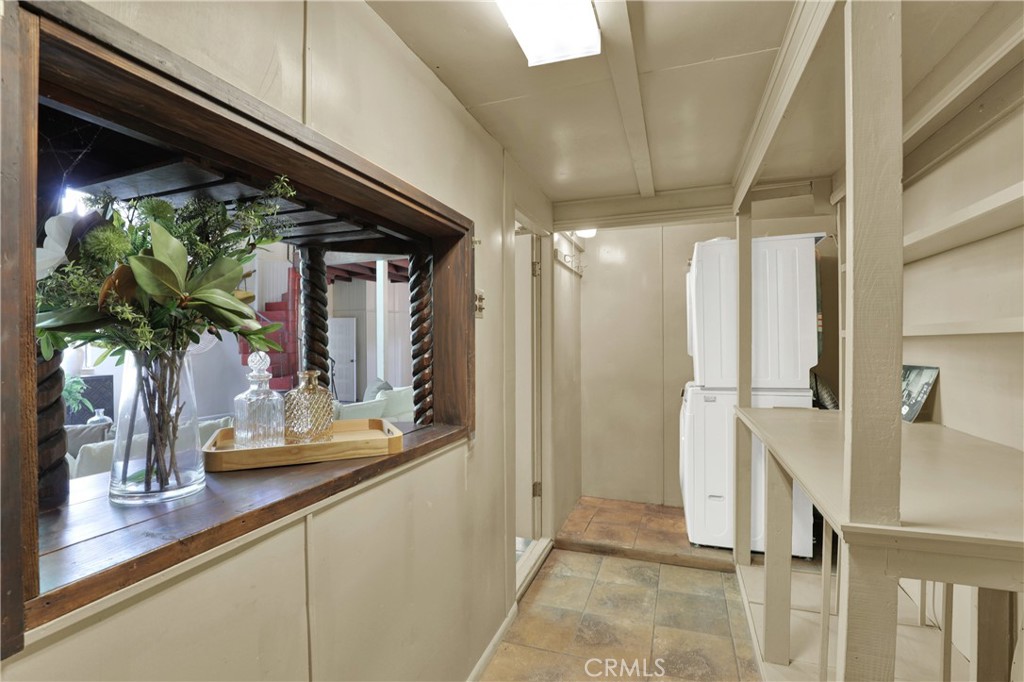 533 West Rustic Road Santa Monica, CA 90402 - Photo 9 of 75