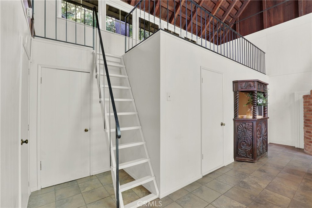 533 West Rustic Road Santa Monica, CA 90402 - Photo 10 of 75