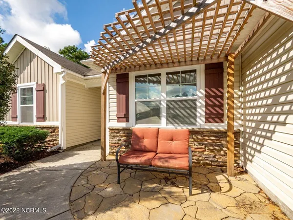 $315,000 | 423 Blue Pennant Court, Sneads Ferry, NC 28460