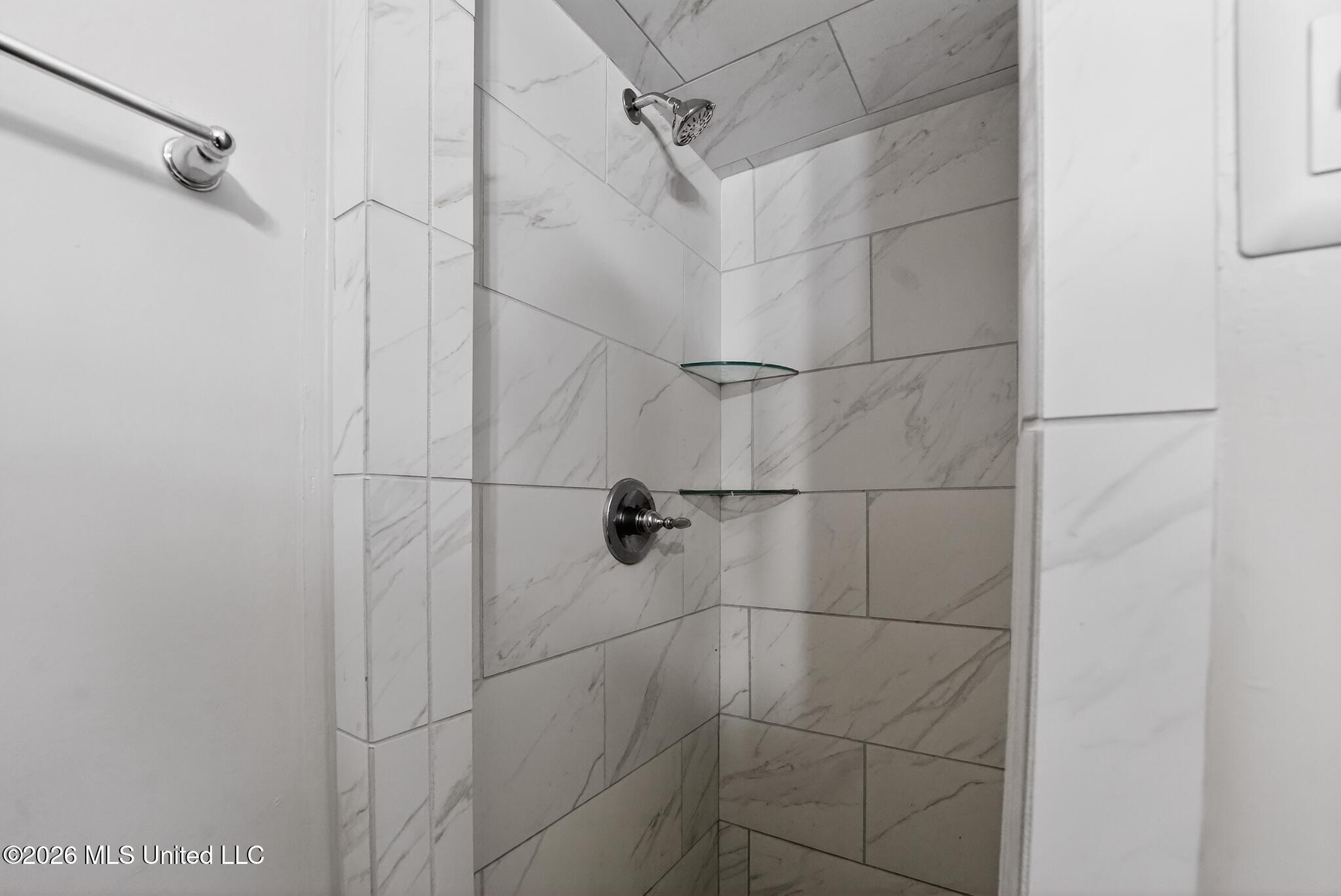 405 Crestview Drive Clinton, MS 39056 - Photo 11 of 20 17_405_Crestview_Dr-Bathroom-8132