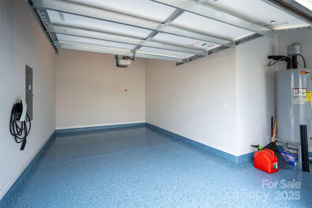 a view of livingroom with furniture